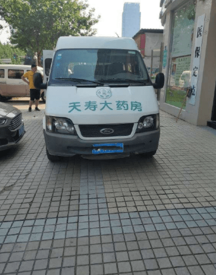搞笑段子：和表哥一起走回家，路上遇到輛摩托車，載著兩個美女… 搞笑整蠱 第9张
