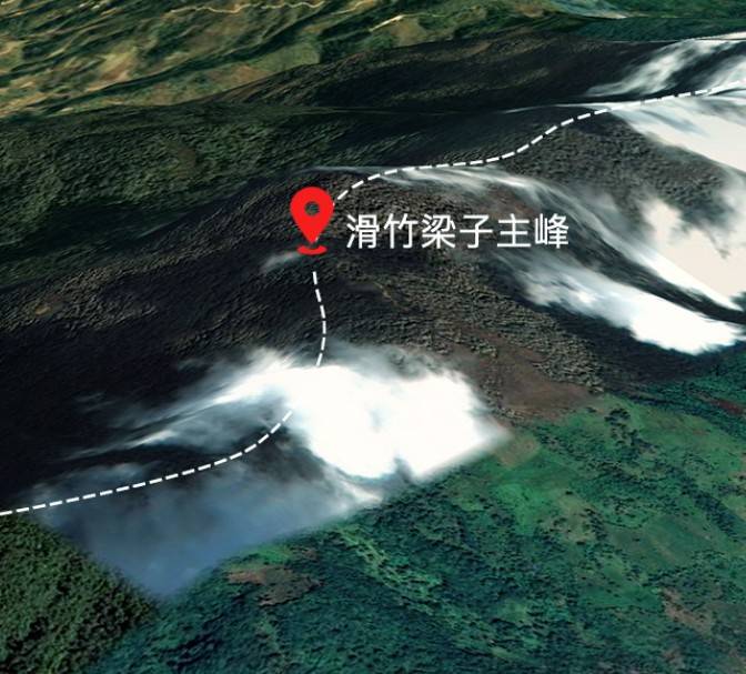 关于"滑竹梁子"这个名字,来源于山上细而高,节长而滑,遍地散生的野竹