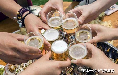 肾脏|肾上为什么会长结石？跟4种食物有关，第二个很多人喜欢喝