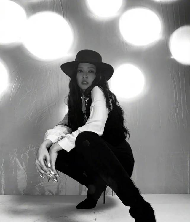 金智妮jennie时尚六连拍曝光，被吐槽土味满满，这个颜值真的可以吗