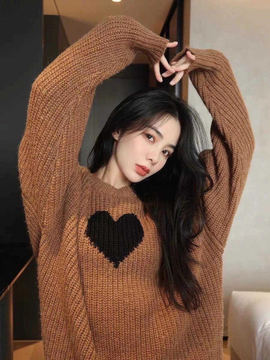 黑色 秋季，“毛衣”穿不出气质感？试试这些日常保暖的穿搭，美得高级