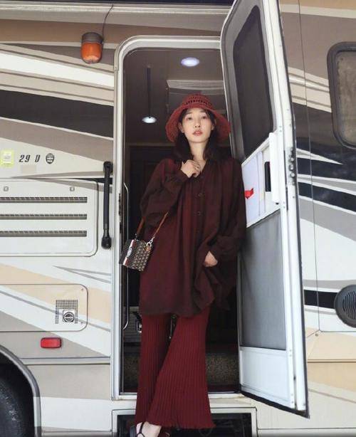 get 初秋不知道怎么穿衣?看看白百何的高级造型,轻松get穿搭指南