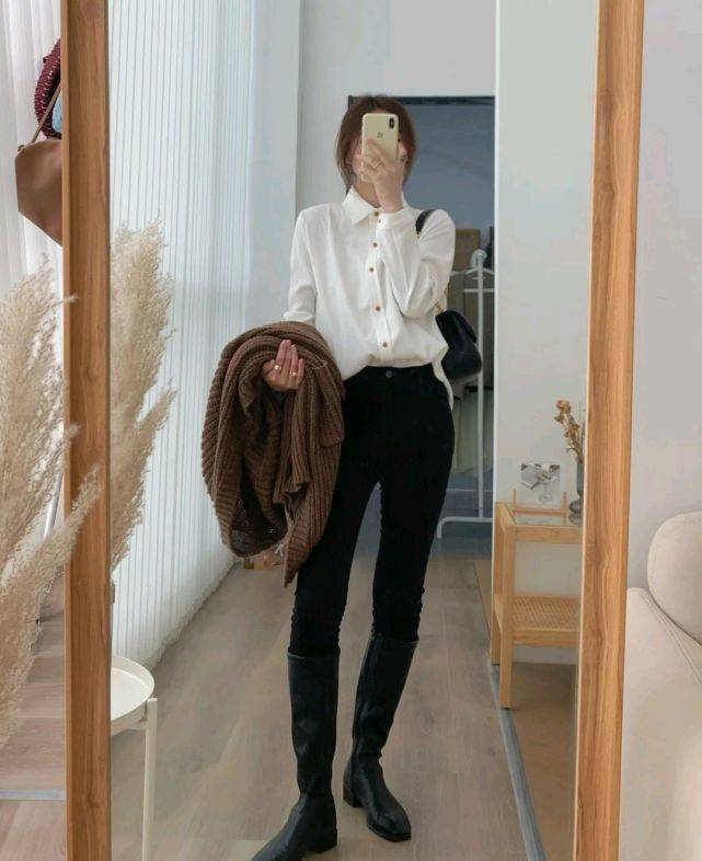 下装 简单的针织开衫胜过多数外套，可以搭配裙装，优雅知性又温柔