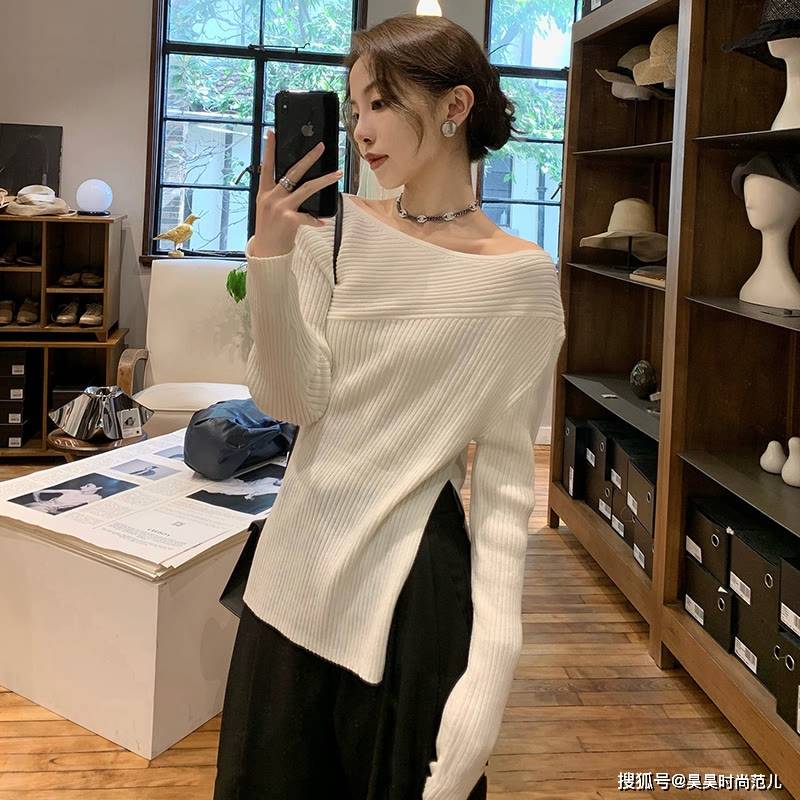 天气 入秋简约风穿搭，利用白色毛衣的百变穿搭方式，努力做个精致女人