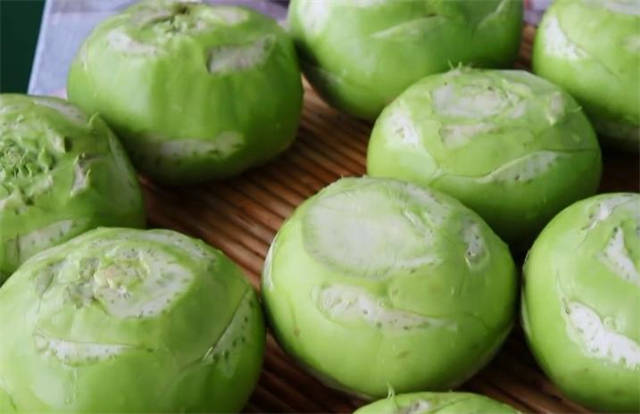 秋冬的苤蓝最好吃,1次买了30斤腌制起来,清脆爽口好吃又下饭