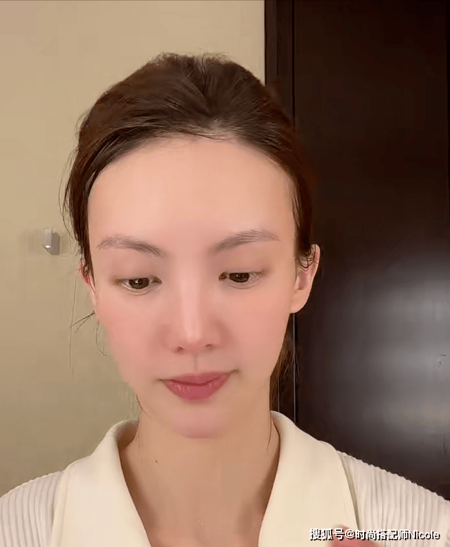 Nicole金晨“跳舞”又美上热搜！皮肤白到反光，大方分享自制“护肤法”