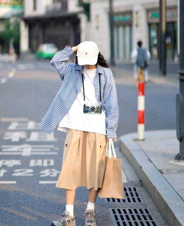 服装 日常穿搭很好搭配，要拒绝繁杂的服装，可以选择不挑人的基础款