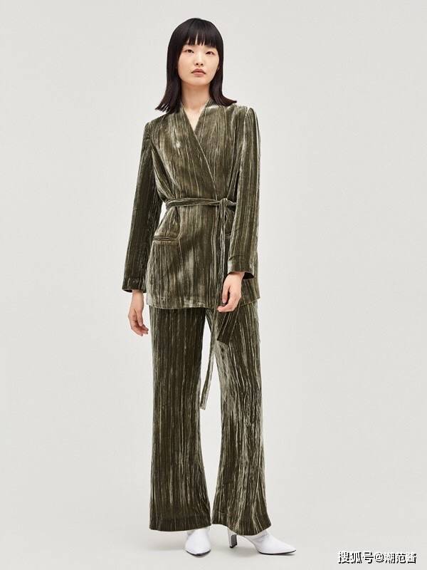 职场 初秋值得照搬的穿搭模板,OVV了解一下