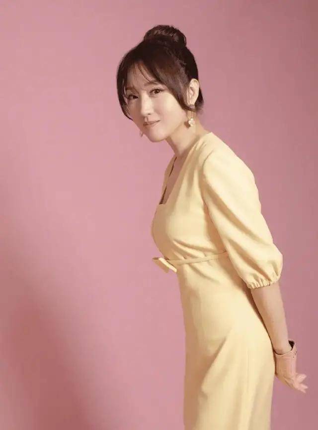 卷发尽量少烫“大妈卷”,推荐这5种发型,时髦显气质呀