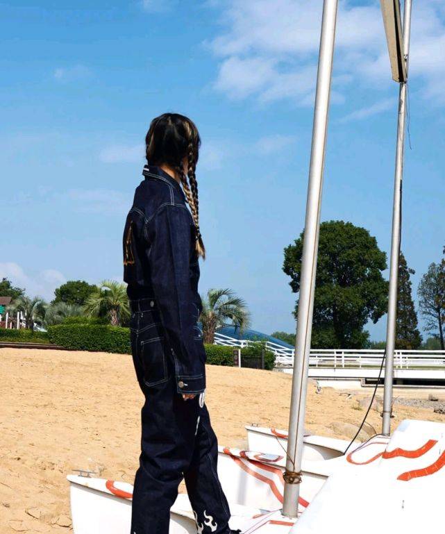 服装 谁说牛仔外套过时了？只要选对了服装款式，可以惊艳四座