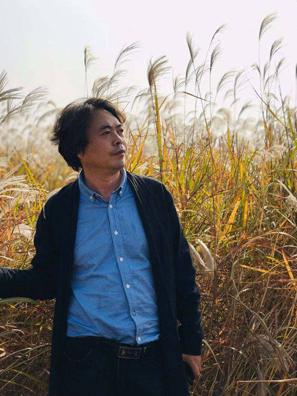 画家戴瑞刚跃然纸上气概凛然形神兼备