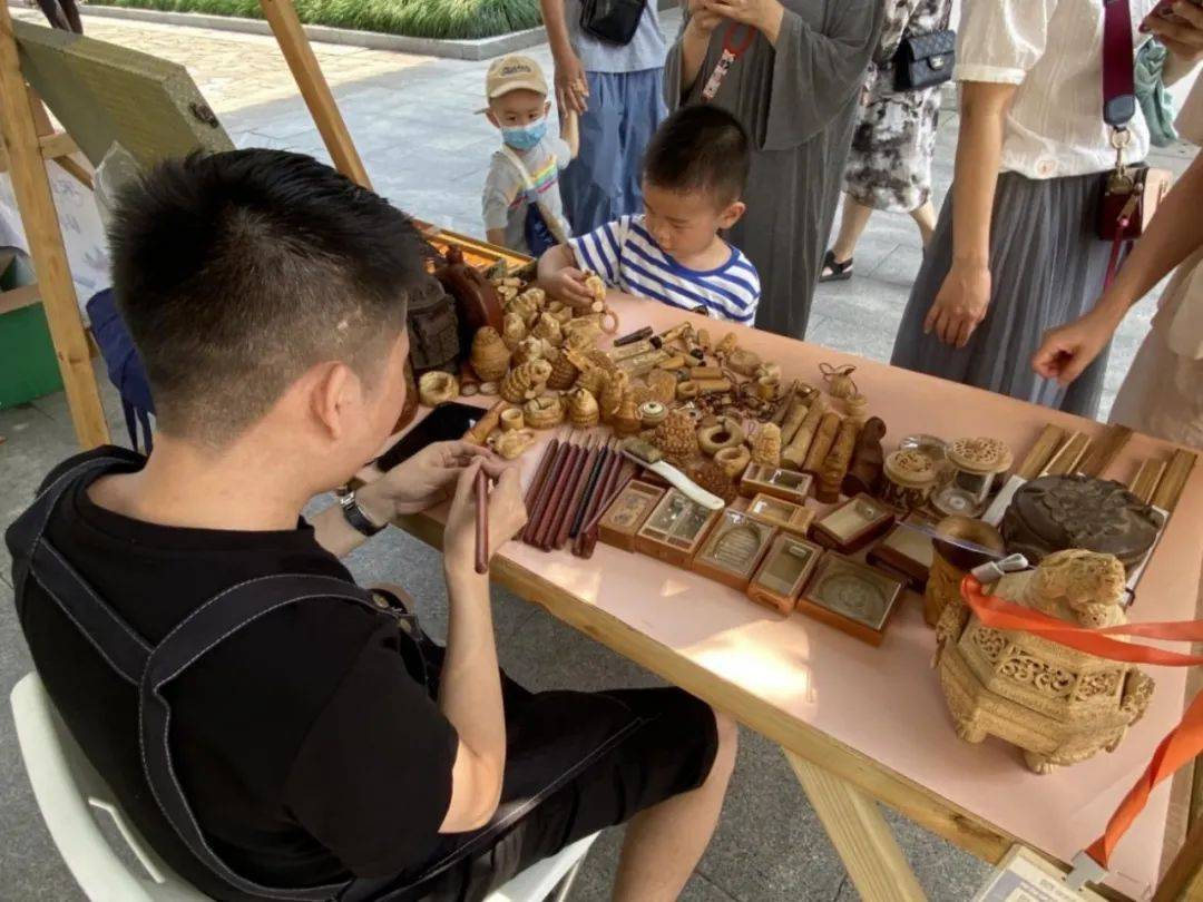 他们用手中的竹子展示了何为匠心传承_夏荣建