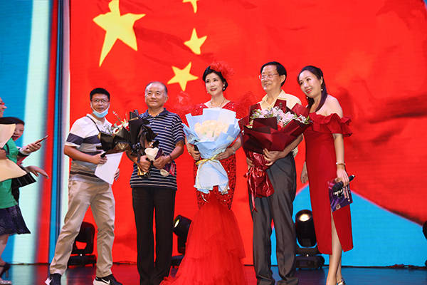 观众|我爱你中国 海之花·潘幽燕音乐会 获得圆满成功