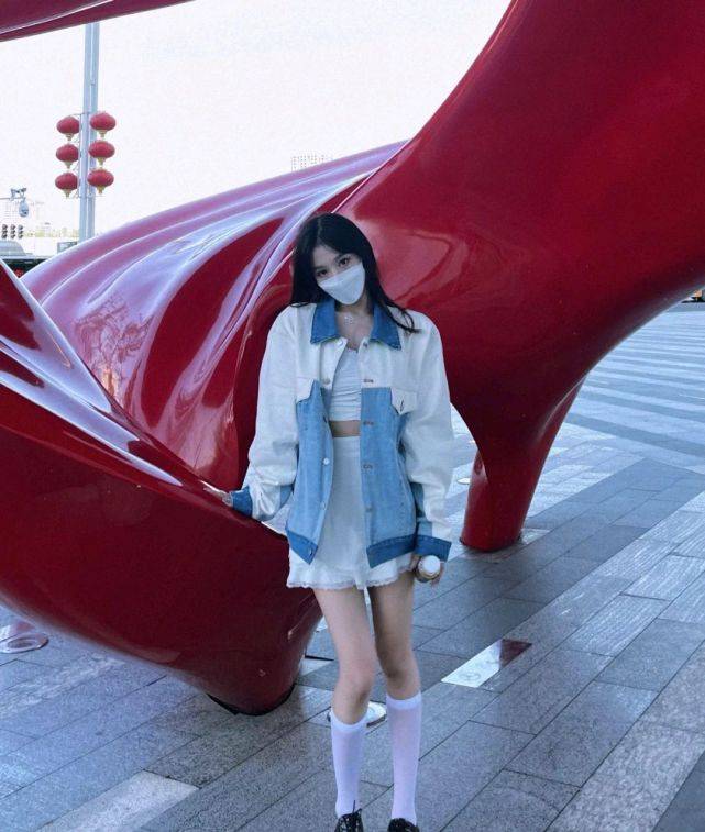 服装 谁说牛仔外套过时了？只要选对了服装款式，可以惊艳四座