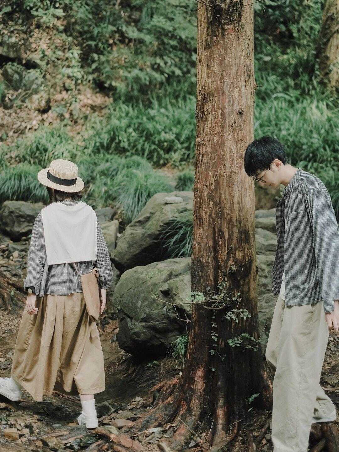 浅棕色 今天跟小姐姐们介绍情侣装穿搭