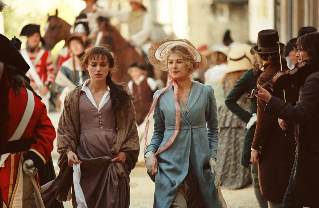 上臂 穿吊带出门,男朋友说我是骚货