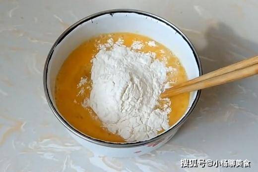 葱花|早餐新花样，4个鸡蛋2勺面粉，一搅一烙，5分钟搞定，好吃又营养