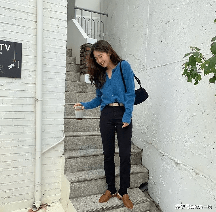 卫衣 今秋 5种小黑裤穿搭,让你秋冬更洋气~