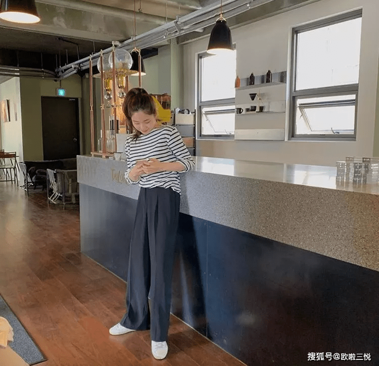 卫衣 今秋 5种小黑裤穿搭,让你秋冬更洋气~