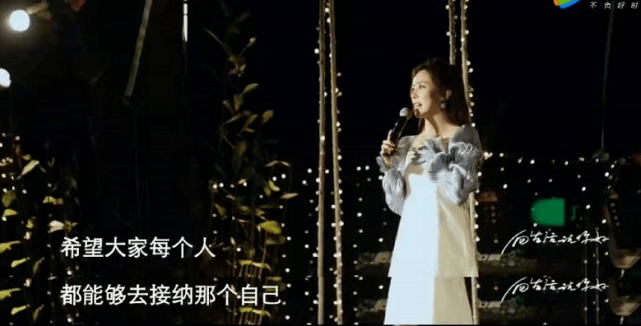 身材 央视一姐李思思不惧素颜！穿健美裤秀出超模腿，难怪能惊艳撒贝宁