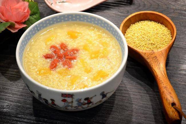 肝脏|早餐是养肝“黄金期”！4种食物换着花吃，或可让肝脏变红润