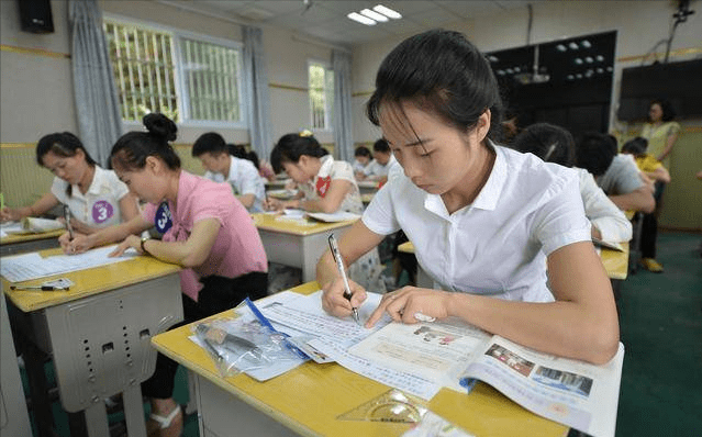 天价|杭州幼儿园“天价”工资单火了，同行老师直摇头，表示心里不平衡