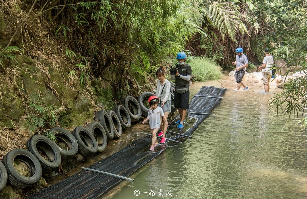 广东|佛山旅游发现“广东九寨沟”，1.28公里必须涉水前行，游客很多