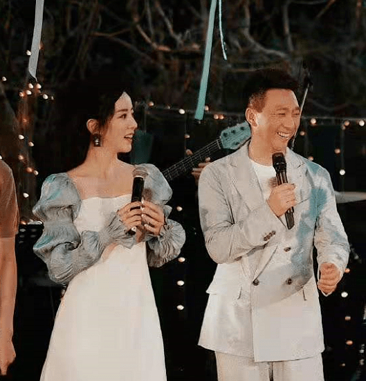 身材 央视一姐李思思不惧素颜！穿健美裤秀出超模腿，难怪能惊艳撒贝宁