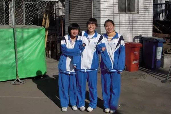 运动服 为啥国内高中的校服看上去这么丑？它的温柔你不懂！