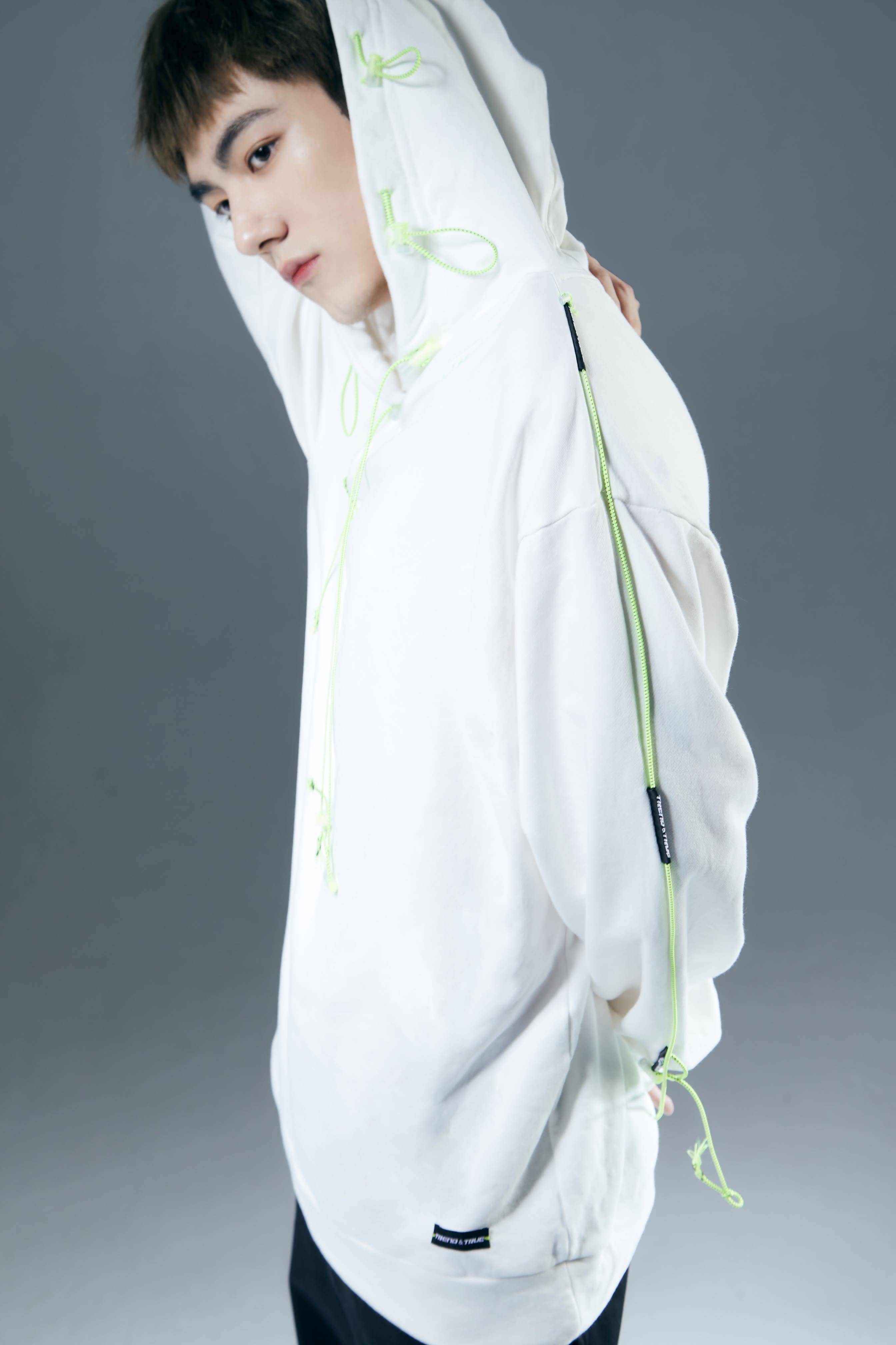 卫衣 马浩东个性卫衣写真 抽绳设计玩转潮流风尚