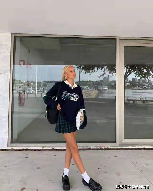 显得 早秋时髦穿搭之复古叠穿，小个子也能轻松驾驭，快快学起来