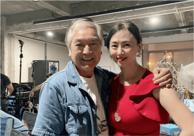 张家辉 翁虹张家辉21年后再同框好惊喜！ 翁虹穿着华丽礼服太高调，气质绝