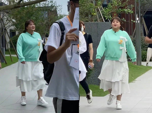 黑色 贾玲直逼200！穿卫衣配半身裙八字步迈不开，脖子上三层肉比脸粗福相