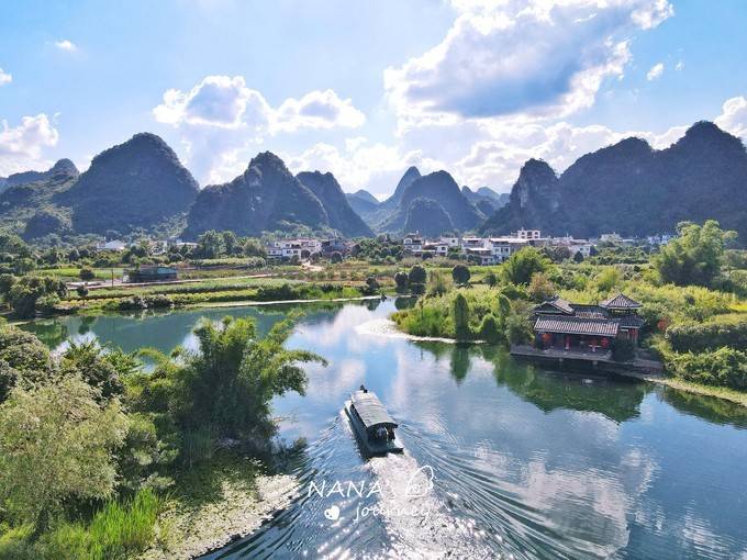 桂林附近这处民族生态景区，景色可媲美漓江，船游美景看民族歌舞