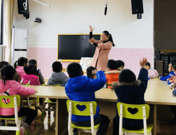 方向|学前教育专业除了当幼儿园老师，还有别的出路，毕业生应提早准备