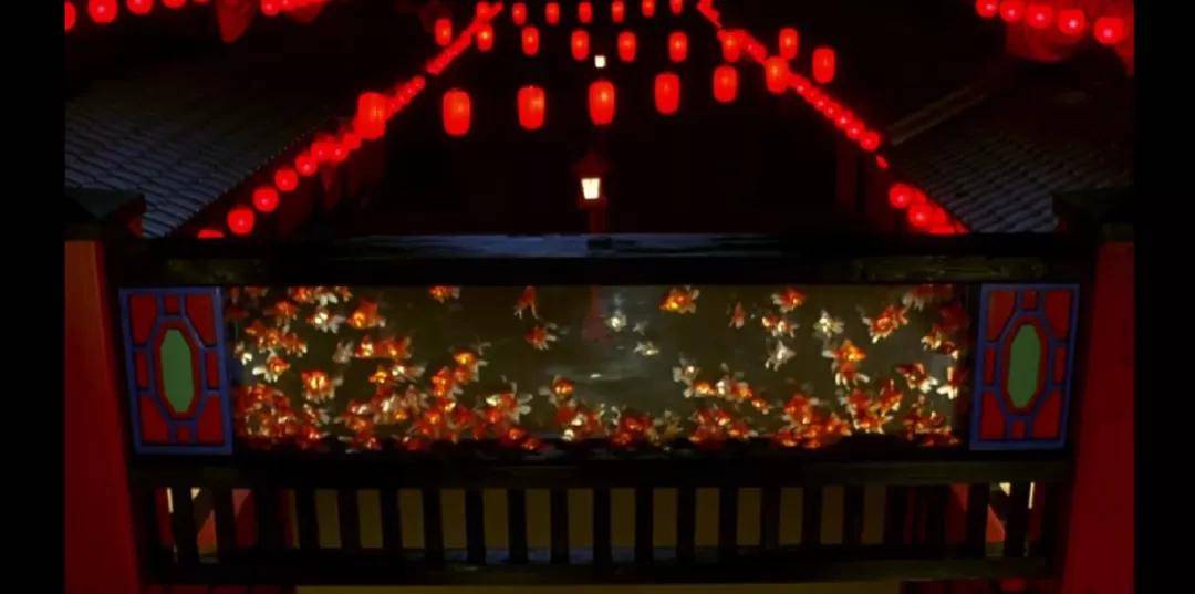 美学极具视觉冲击力的日式爆裂美学，肆意而浪漫