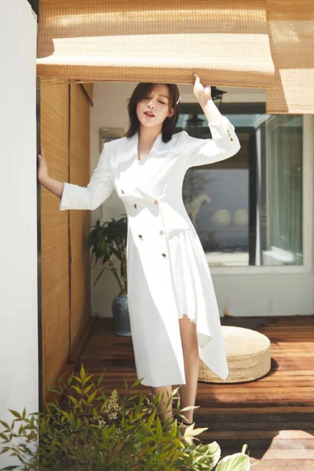 马思纯 马思纯恋爱后长出幸福肥!挽男朋友笑出双下巴,穿大码黑裙都显壮