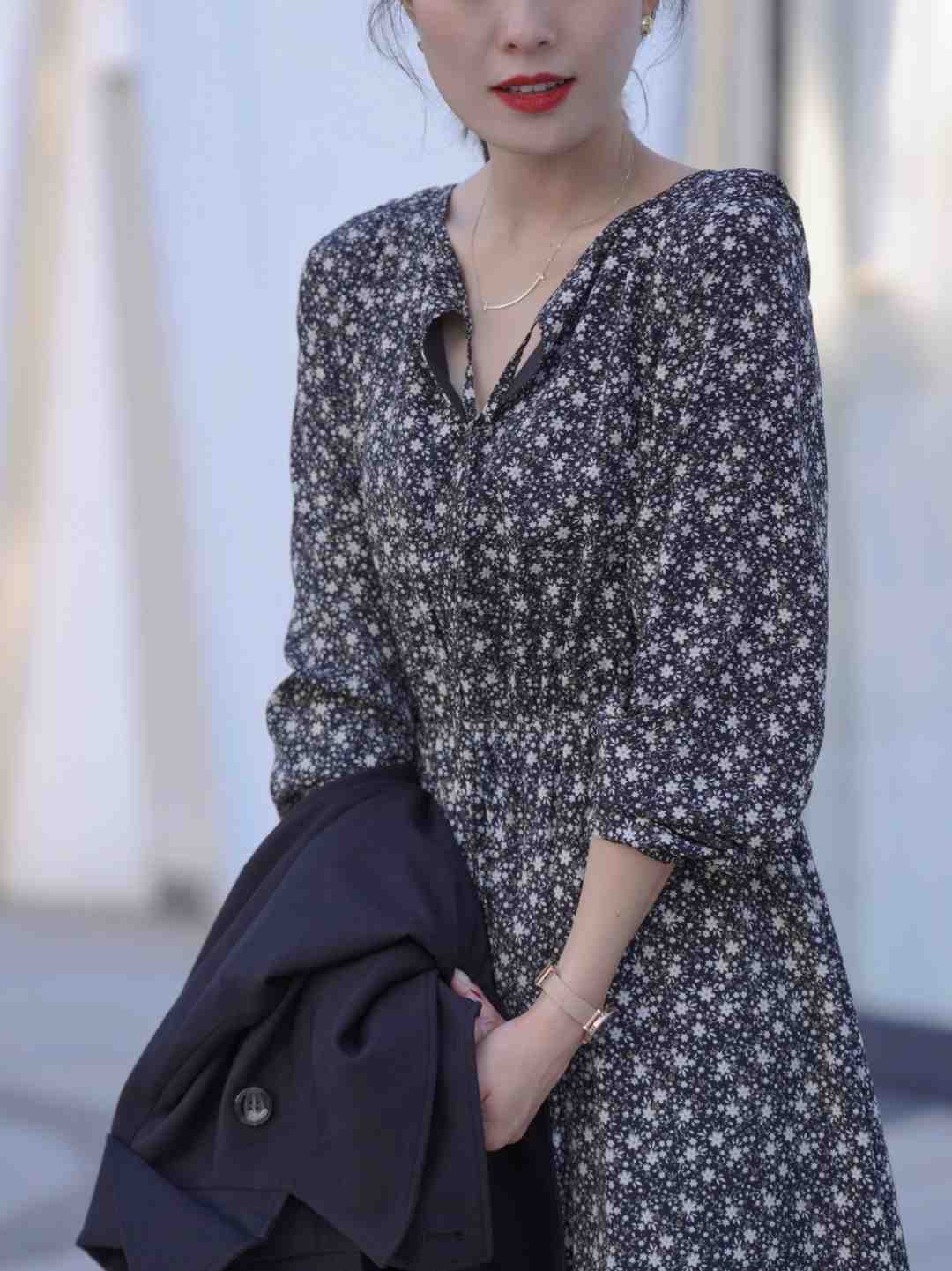 身材 风衣到底有多百搭?连帽卫衣、高领毛衣、衬衫都能配,高级洋气