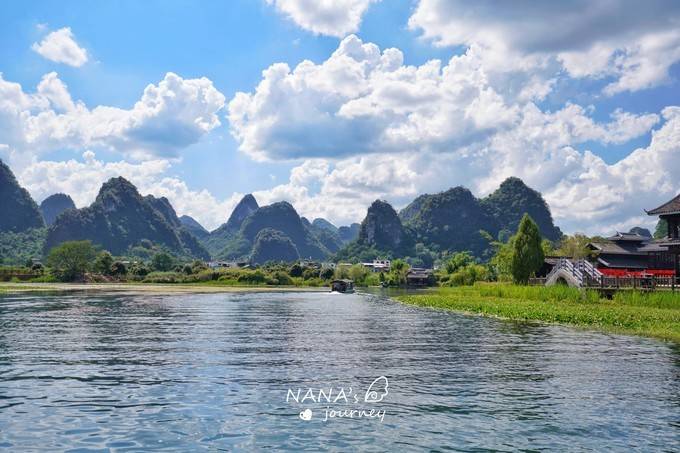 桂林附近这处民族生态景区，景色可媲美漓江，船游美景看民族歌舞