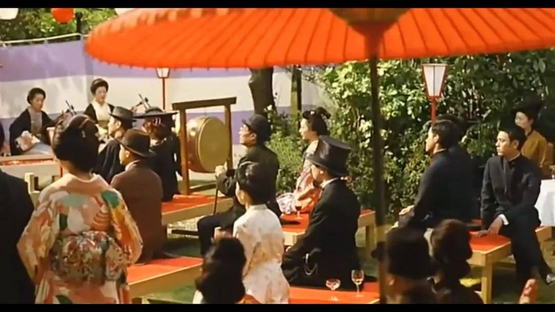 美学极具视觉冲击力的日式爆裂美学，肆意而浪漫