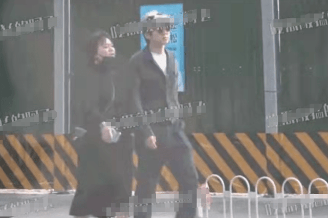 马思纯 马思纯恋爱后长出幸福肥!挽男朋友笑出双下巴,穿大码黑裙都显壮