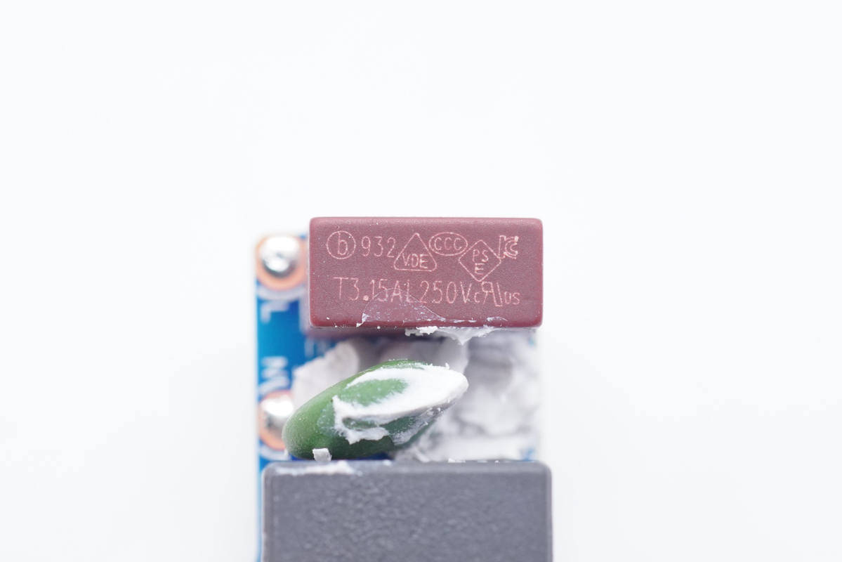 功率|内置镓未来G1N65R240PB氮化镓功率器件，绿巨能65W 2C1A氮化镓快充充电器拆解