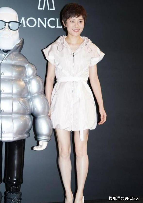 魅力 孙俪状态越来越好，穿裸粉色西装裙优雅高级，满满的大牌范