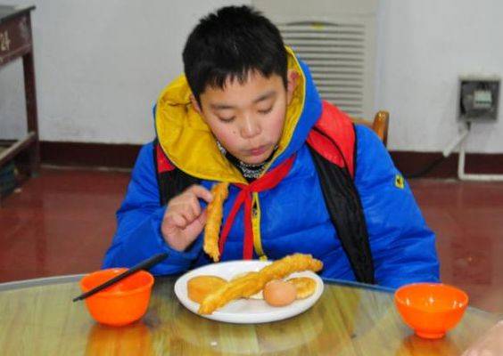 家长|6岁孩子脾胃虚,育儿专家找到原因:3种早餐还给孩子吃?真坑娃