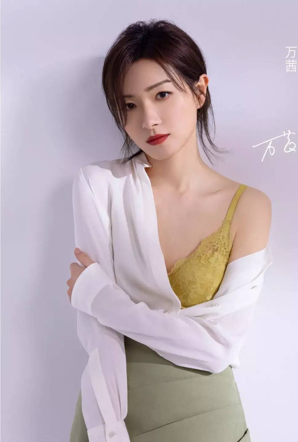 原创从没有见过这么清新脱俗英气十足的内衣广告圈内也就她了吧