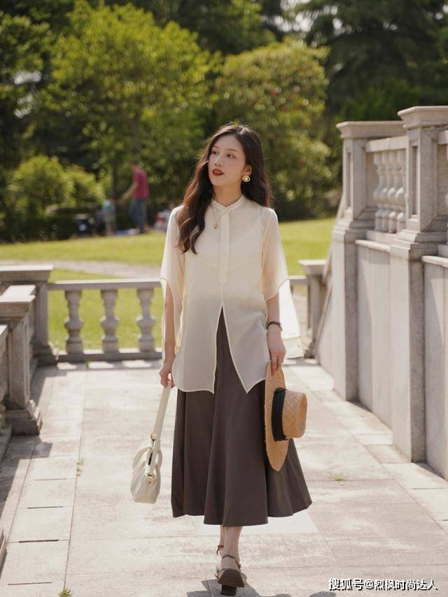 下装 初秋“上衣”不必多买,有这几款就够了,搭配裙子、裤子都好看
