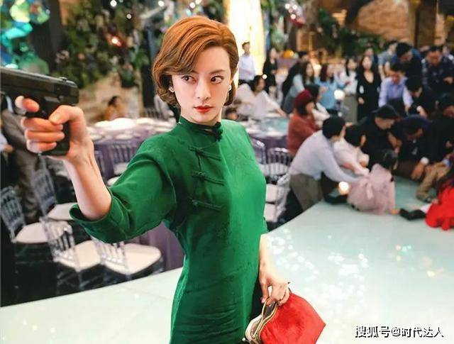 魅力 孙俪状态越来越好，穿裸粉色西装裙优雅高级，满满的大牌范