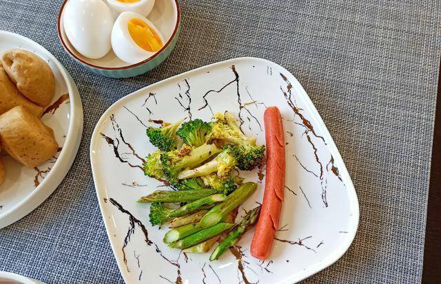 蔬菜|教你做懒人早餐，15分钟1大桌，好吃又省事儿，儿子身高超过175