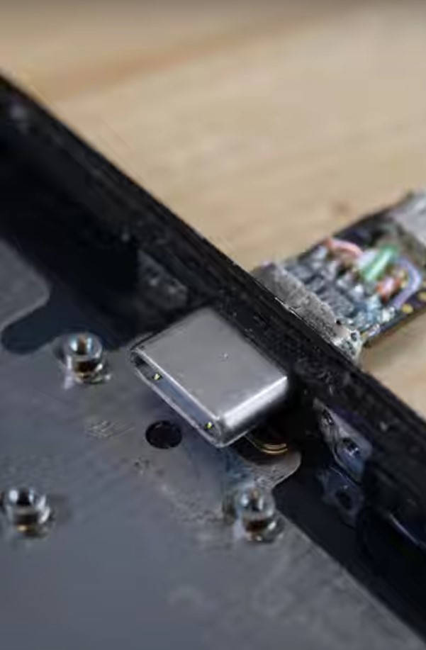 领先苹果数年？一工程师将iPhone X接口魔改为USB-C