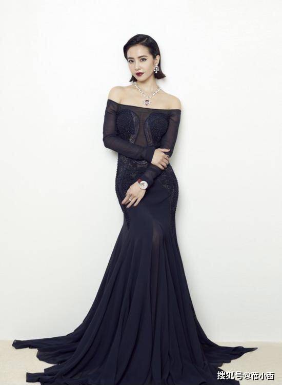 黑色 蔡依林尺度越来越大！穿斑马纹透视裙直接透出内衣，人红气场真大